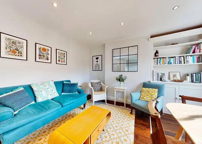 Spacious 2Bed Flat 7Min Walk From The Tube Station