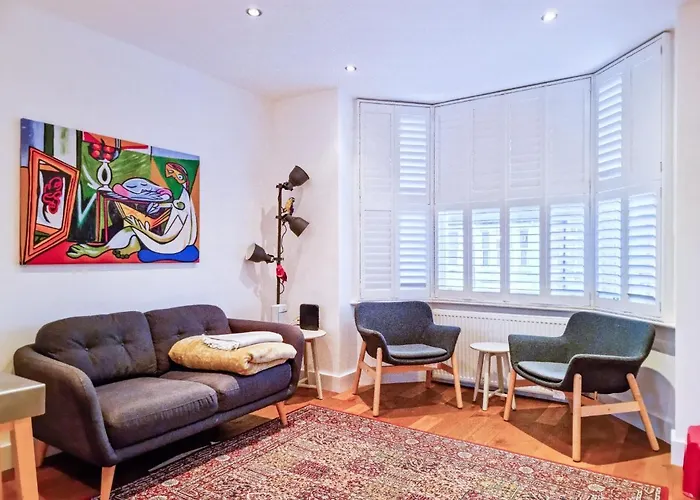 Pass The Keys Family Friendly 2 Bedroom Gem In Shepherd\'S Bush