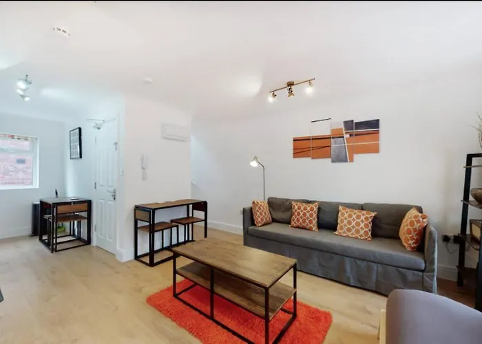 Modern Split Level 1 Bedroom Flat In Aldgate