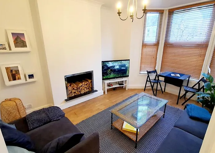 Lovely 2 bedroom period garden flat.