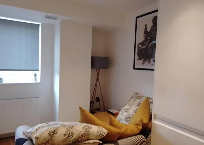 Whole Apartment 5 Mins To East Croydon & Concierge