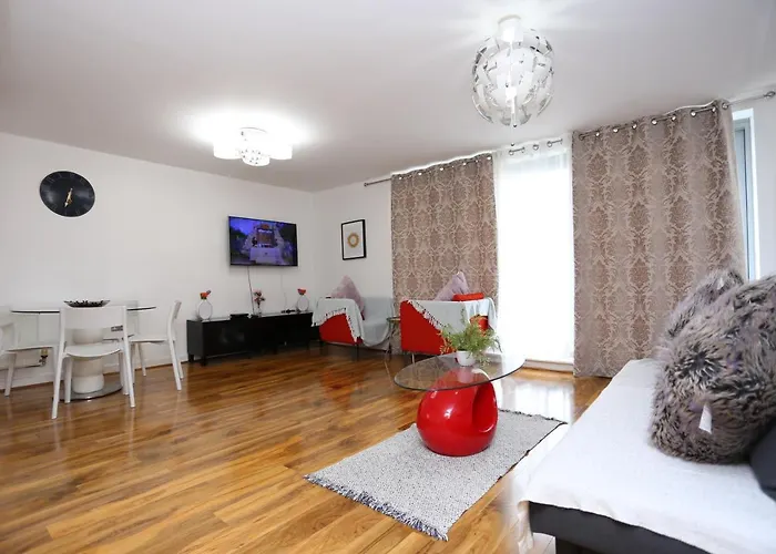 Hill House Riverview Apartment