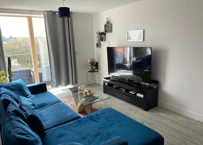 Entire Riverside Apartment With Balcony