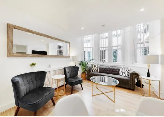 Central Kensington Apartment