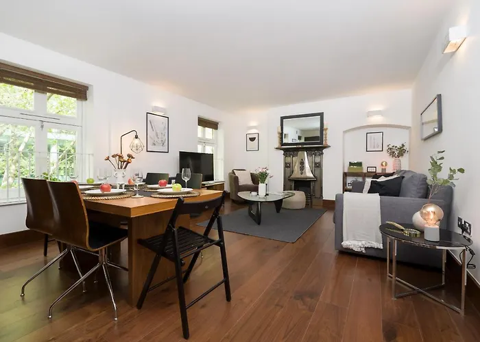 Best Location 2 Bedr, 3 Beds, Covent Grdn, China Town
