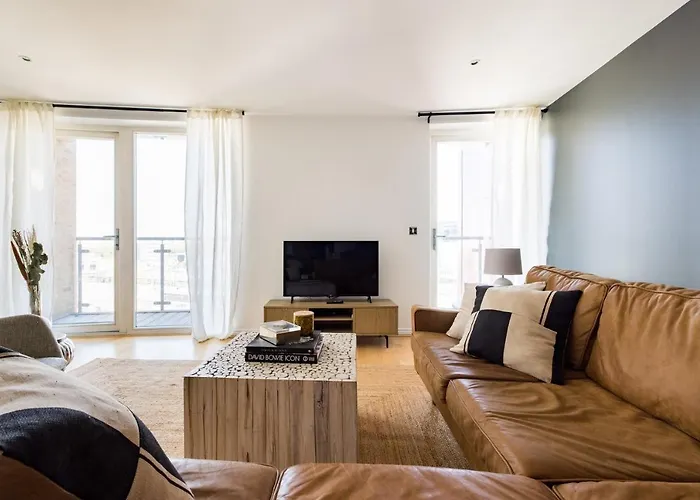 The Nine Elms Lane Arms - Stunning & Bright 2Bdr Flat