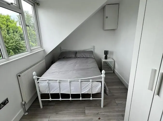 Lovely 2 Bedroom Flat With Roof Terrace In London Nw6