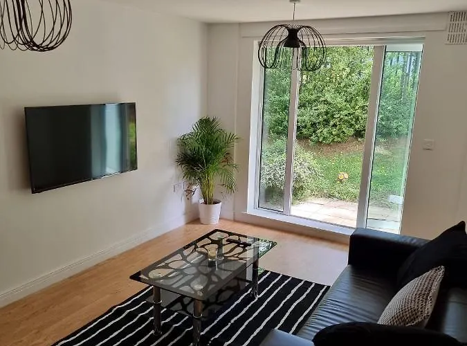 London City Stays - Modern 2 Bedroom Apartment With Free Parking And Gym Access