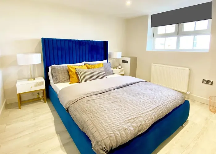 Perfect Central Location- 5 Minutes From Tower Bridge ! 8 Minutes Walk From Tube