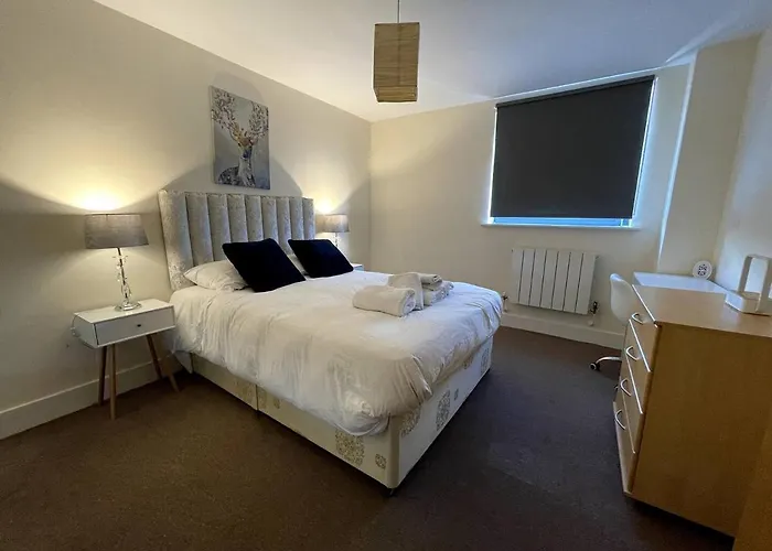 Lovely 2 Bedroom Apartment With Amazing Views In E14