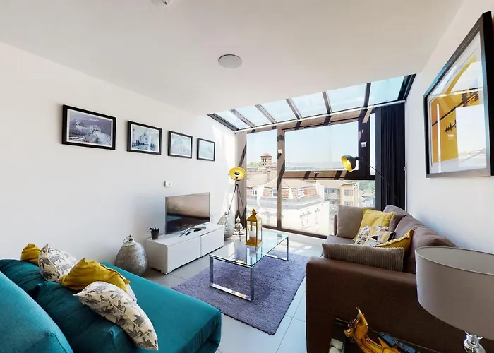 Stunning 2 Bed 2 Bath Apartment In Clerkenwell