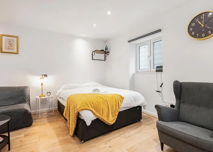 Beautiful Hyde Park Studio Flat