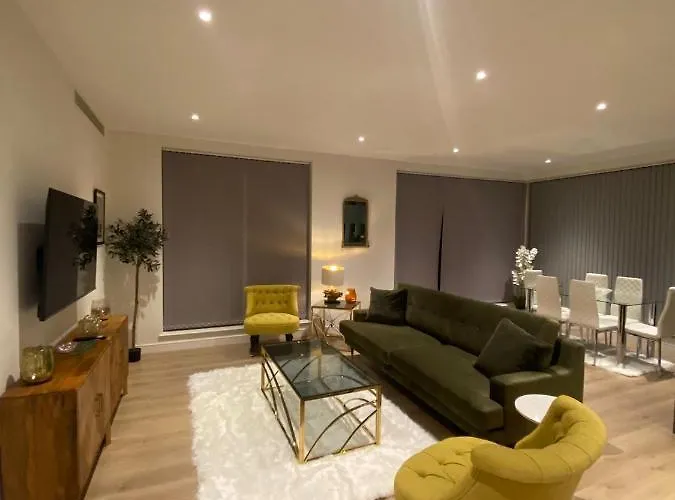 Marvelous 3 Bed Penthouse In Kewbridge