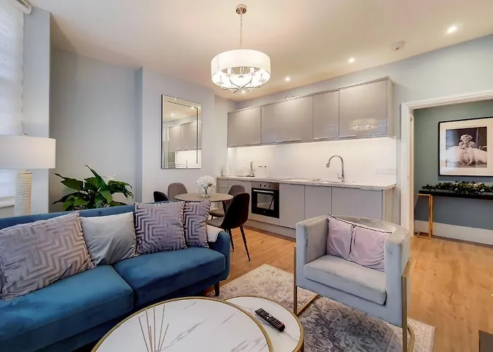 Luxury Art Deco, 2 Bedroom Flat