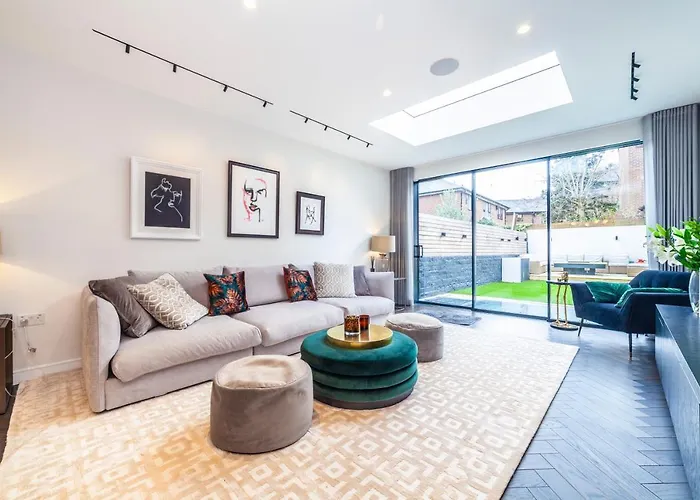 Luxury 3 Bedroom House With Garden Next To Battersea Park