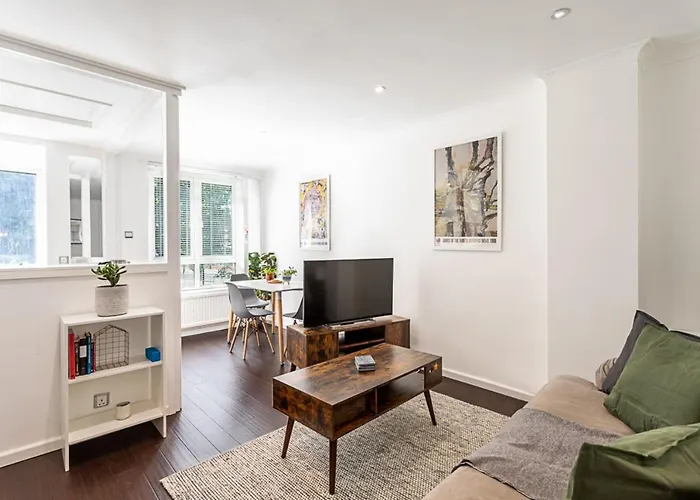 Bright & Cosy One-Bed Apartment