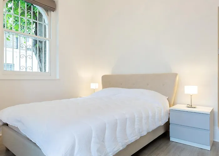 Elegant 2 Bedrooms Apt In Chelsea With Patio