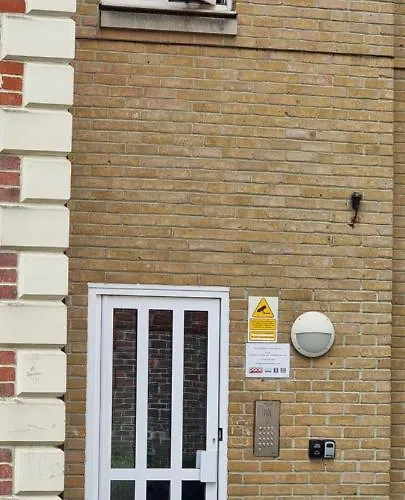 Very Nice Two Bedroom Apartment In London