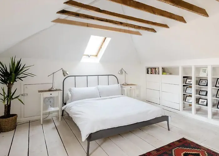 Beautiful Two-Floor Flat Near Tube Station
