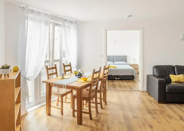 Comfortable And Bright Apartment In Tower Bridge