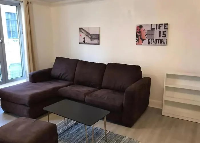 Spacious 1 Bedroom Flat Near Charterhouse Square