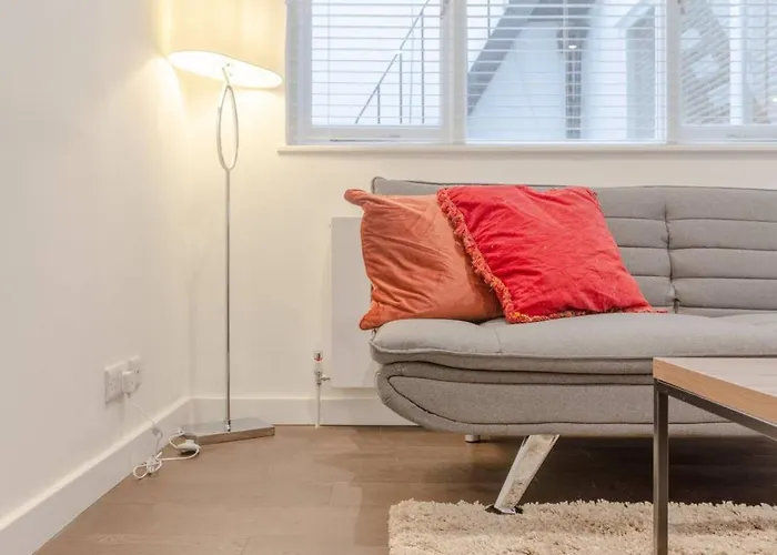 Modern Flat In The Heart Of West London