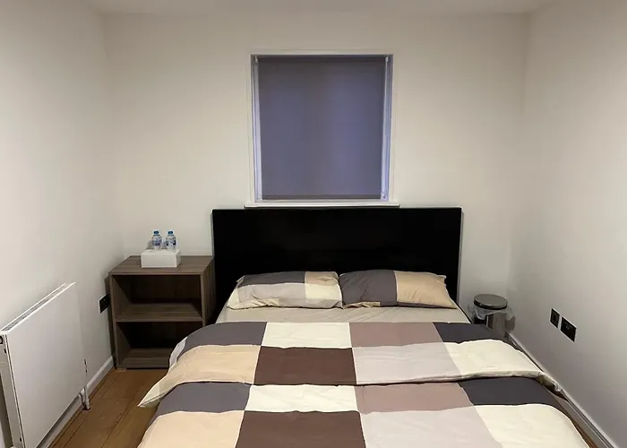 Three Bedroom House In Tooting By Star Apartments London