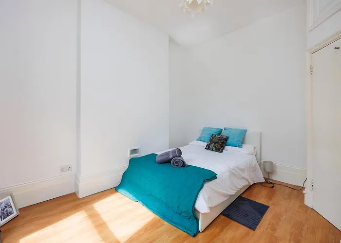 2-Bedroom Garden Flat In Finsbury Park, Islington