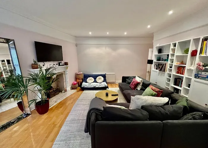 Spacious Flat With Huge Patio In Central London