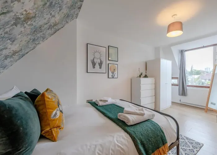 Central 3 Bedroom House With Garden