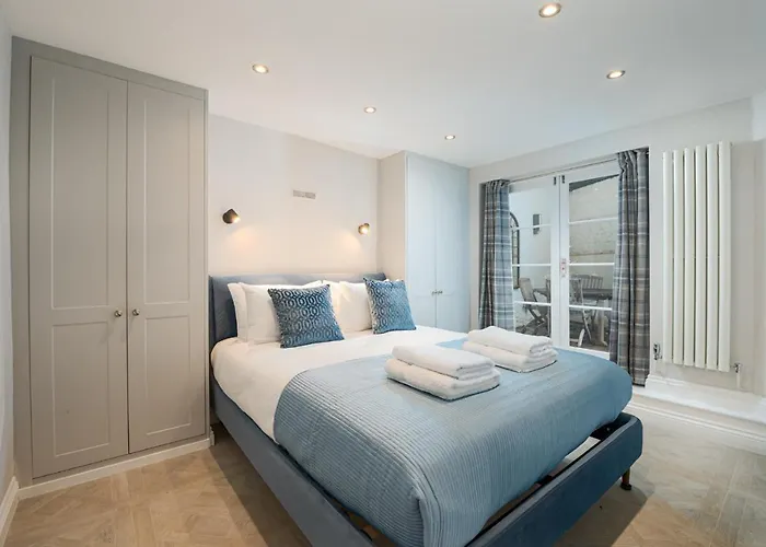 Clarendon Rd By Capital