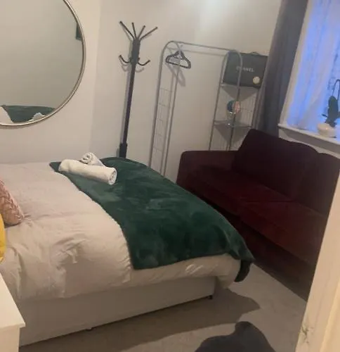Spacious Double Room In Prime Location London