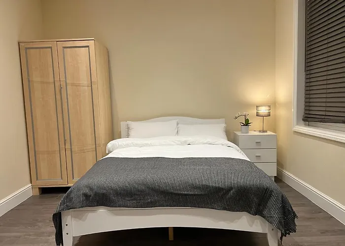 Beautiful Rooms Only Few Steps Away From Bruce Grove Tottenham Stadium