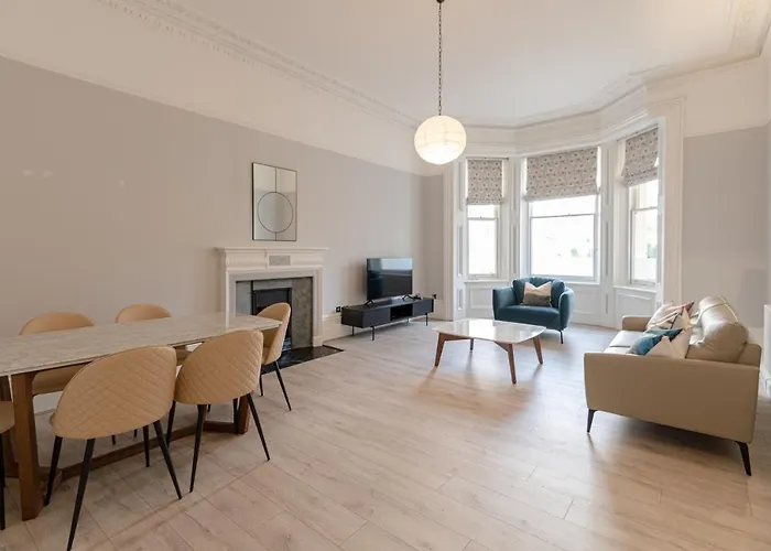 Kensington 2 Bed 2 Bath Apartment For 5 Guests