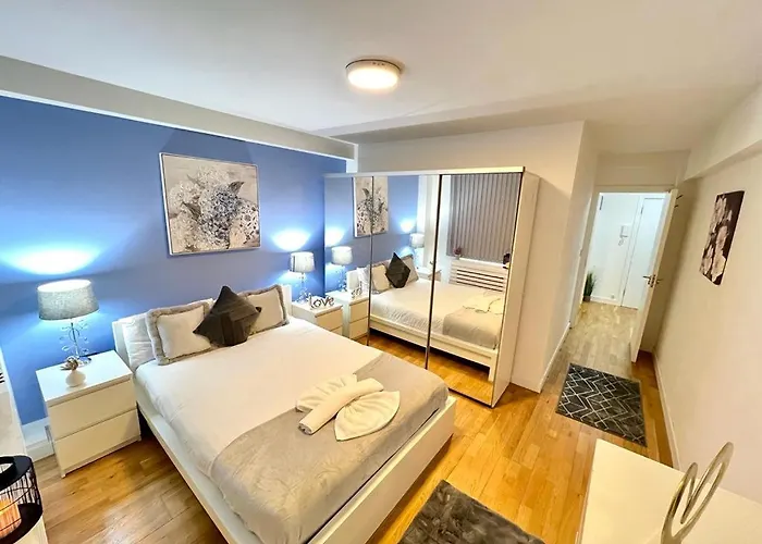Central London 2 bedroom apartment