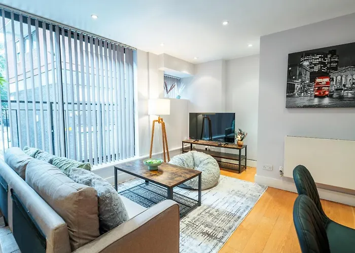 Immaculate 3-Bed House In Central London