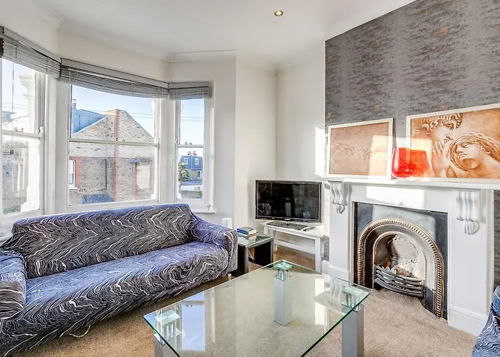 Lovely Place, Perfect For Family And Business Travellers Ideally Located Between The Commons