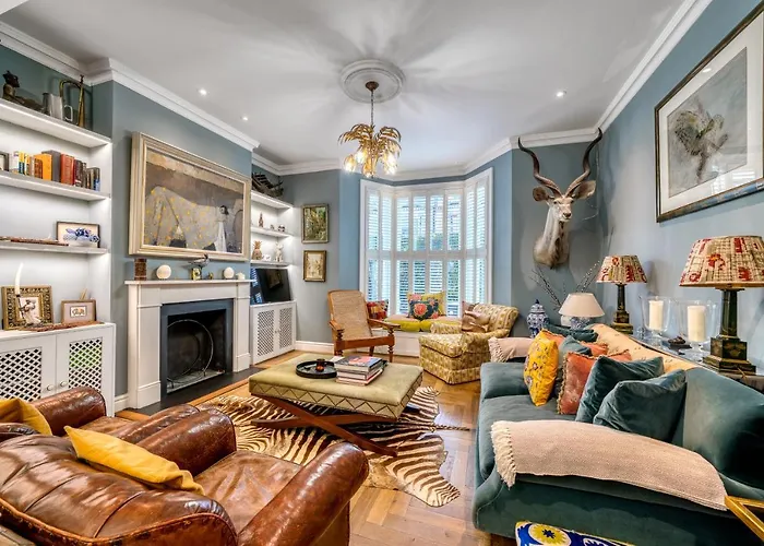 Joivy Splendid 4 Bed, 4 Bath House With Garden, Shepherds Bush