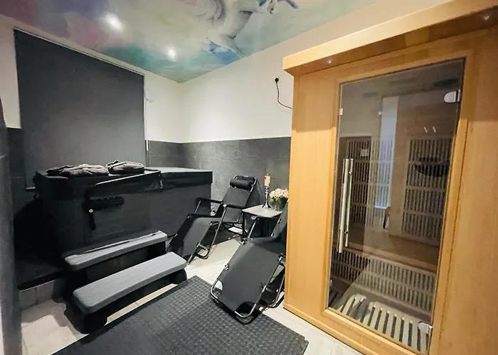 London Luxury Apartment With Private Jacuzzi Hot Tub & Sauna