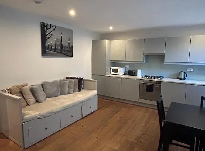Luxurious Central Soho Apartment