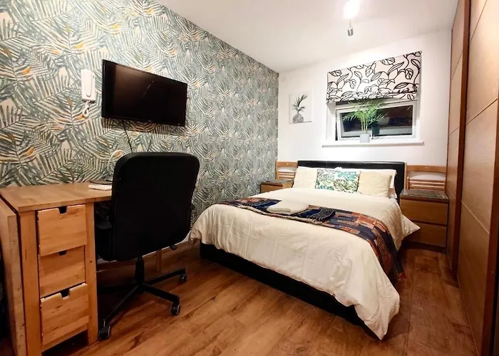 Studio Apartment 351 Ladbroke Grove, London W10 6Ha