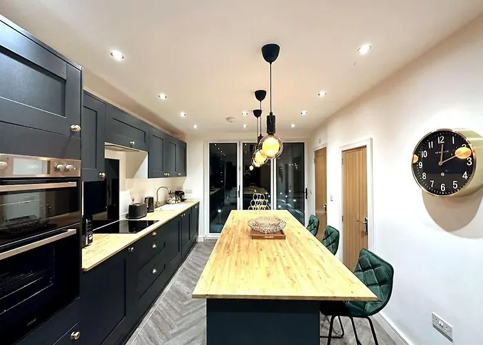 Luxury Entire House In Greenwich