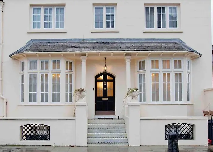 Beautiful Iconic 4 Bedroom House By Regents Park