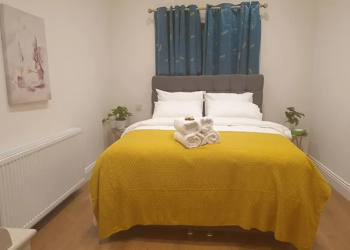 New - Private Room King Bed -Put- With Terrace, Free Parking, Near Tube