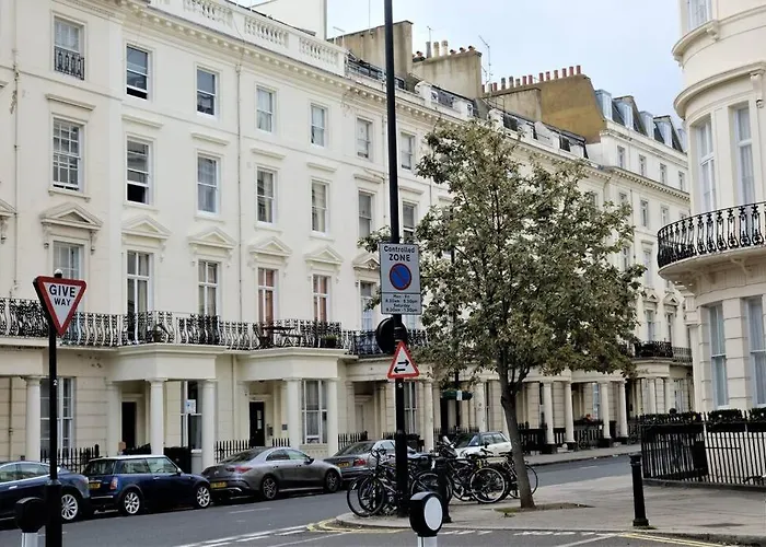 Bright Apartment Near Hyde Park