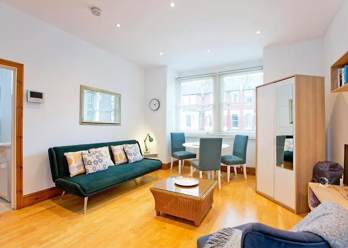 Comfortable Highbury Fields 1 Bedroom Apartment - Parking By Request