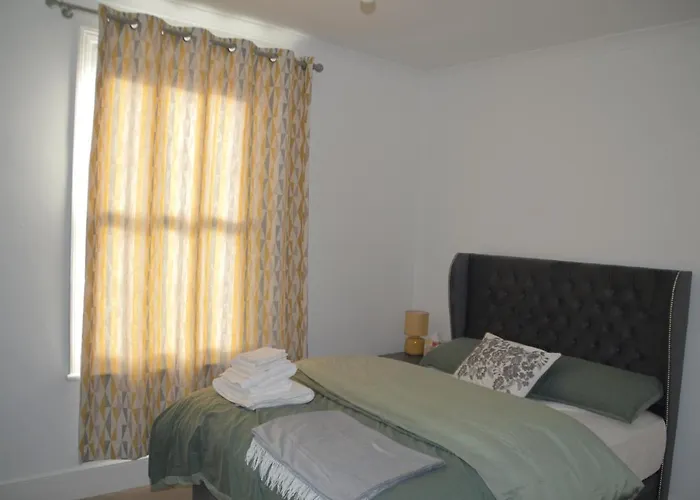 Two Bedroom Apartment In London