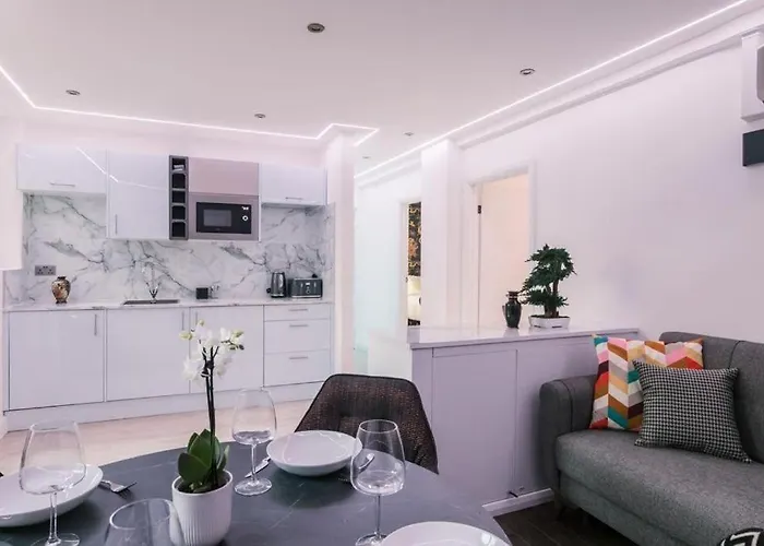 Fitzrovia Apartment 3