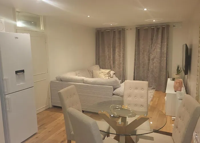 Two Bed Ground Floor Apartment - Bermondsey