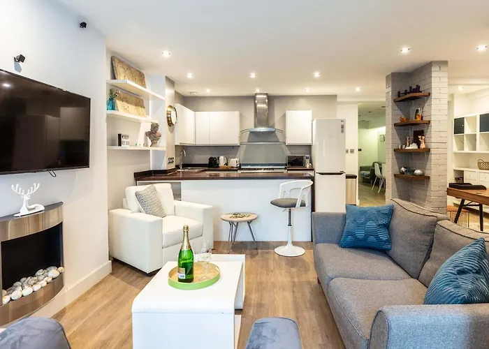 Kensington Garden Flat